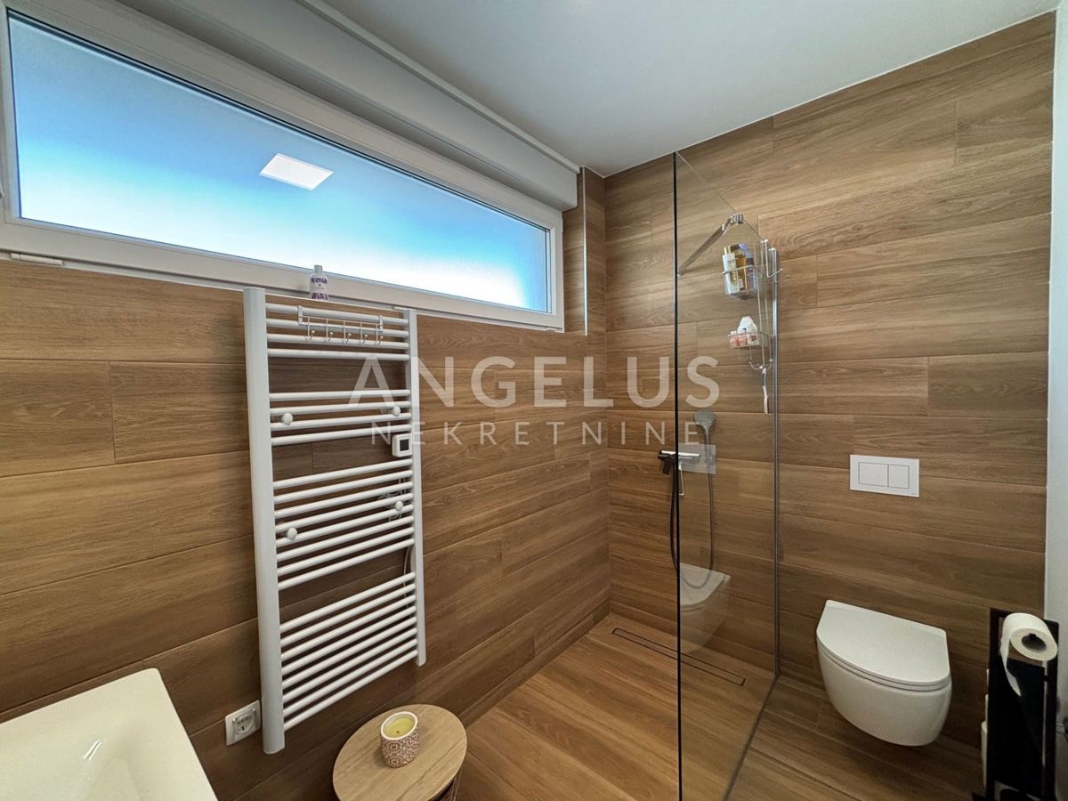 Hrvaška, Vodice - Luksuzna vila z bazenom in pogledom na morje, RAZPRODAJA