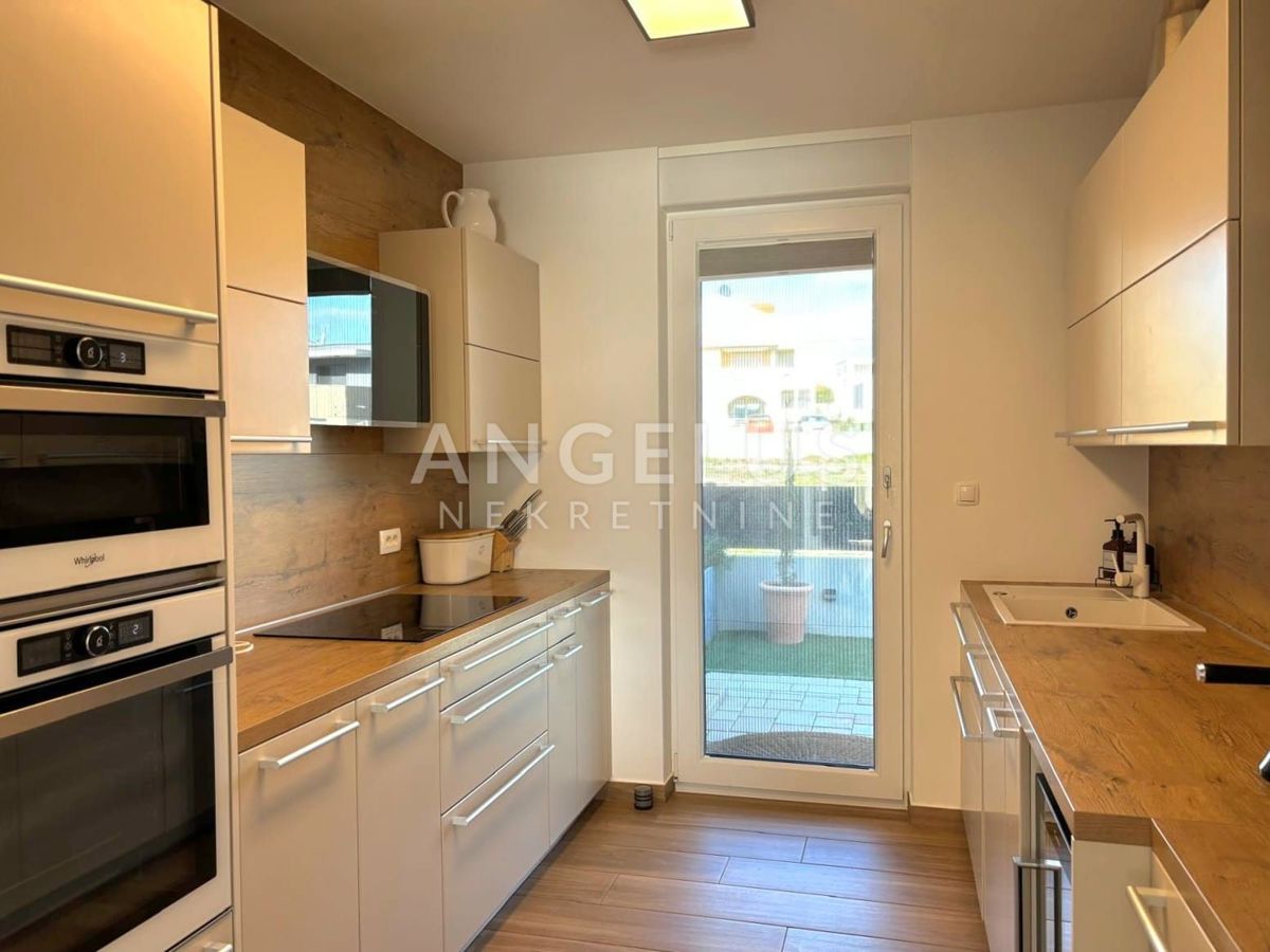 Hrvaška, Vodice - Luksuzna vila z bazenom in pogledom na morje, RAZPRODAJA