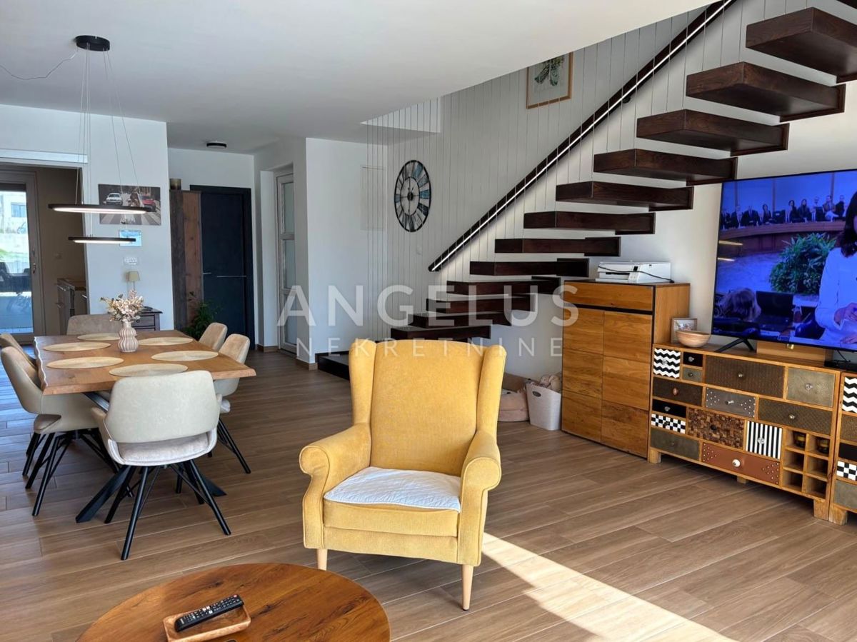 Hrvaška, Vodice - Luksuzna vila z bazenom in pogledom na morje, RAZPRODAJA