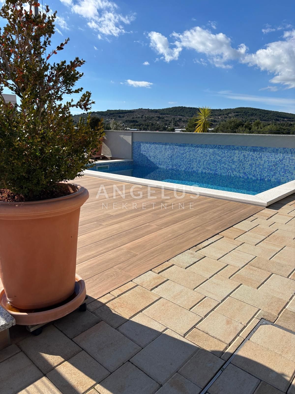 Hrvaška, Vodice - Luksuzna vila z bazenom in pogledom na morje, RAZPRODAJA