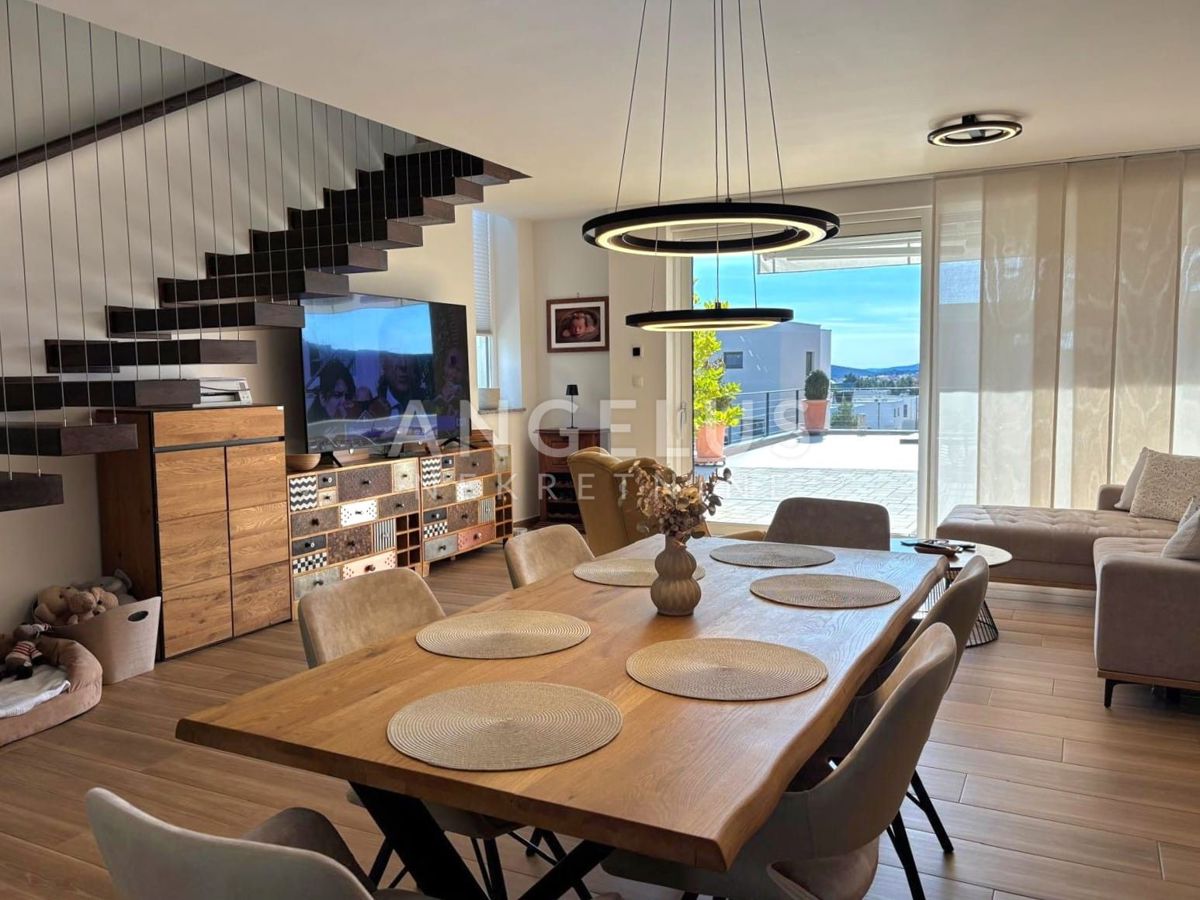 Hrvaška, Vodice - Luksuzna vila z bazenom in pogledom na morje, RAZPRODAJA