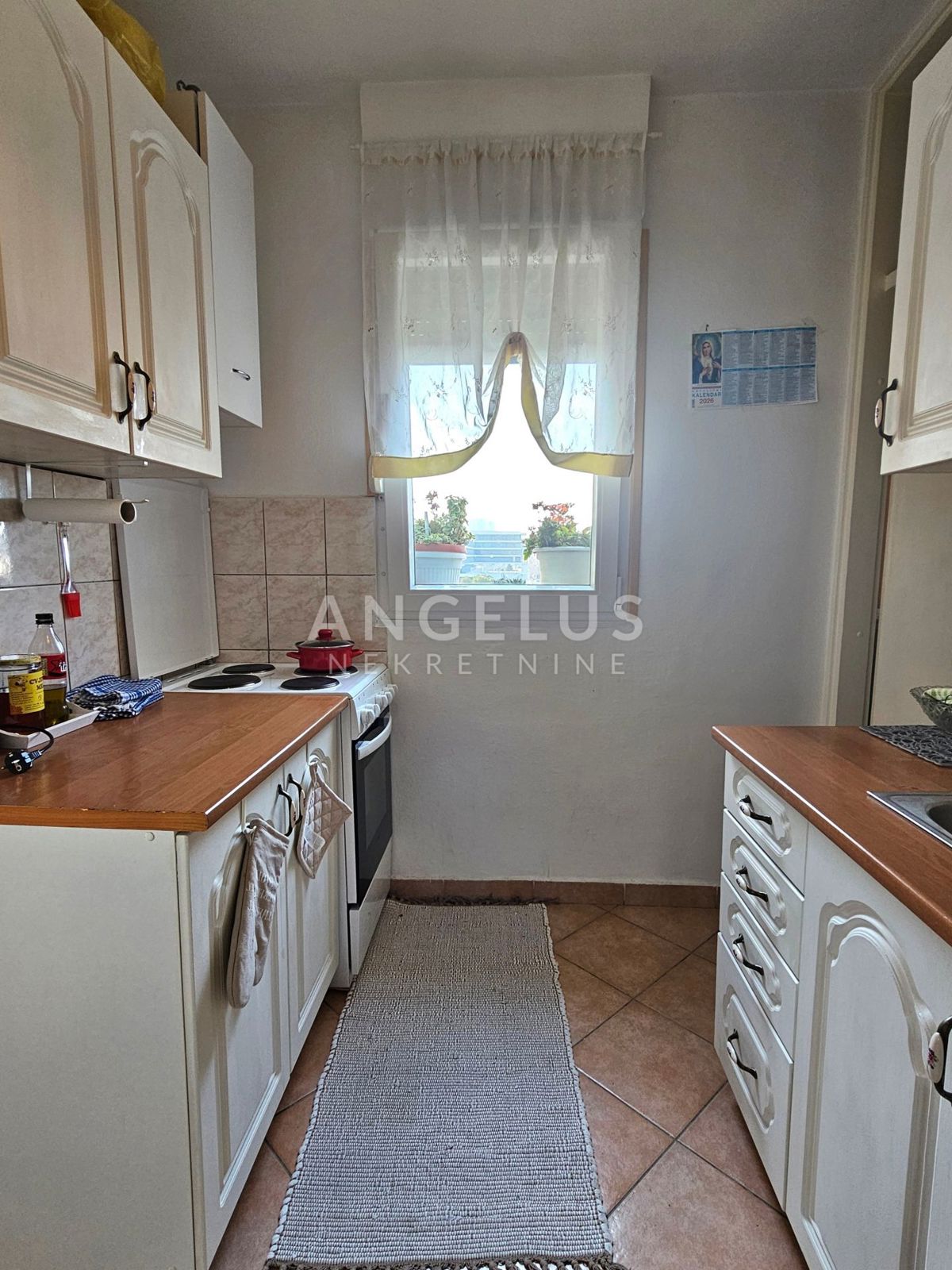 Hrvaška, Split, Bilice - udobno trisobno stanovanje, 75 m2, NAPRODAJ