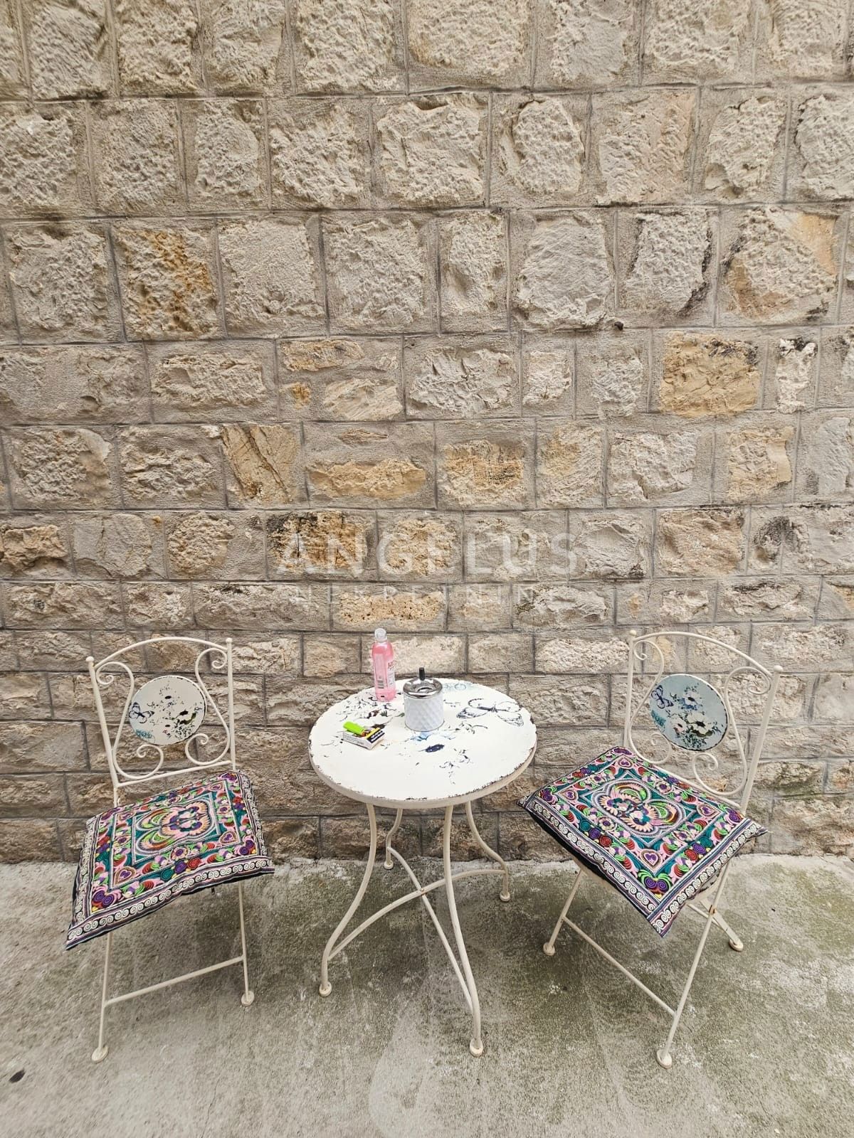 Hrvaška, Kaštel Lukšić - Avtentična kamnita hiša s teraso in pogledom na morje, NAPRODAJ