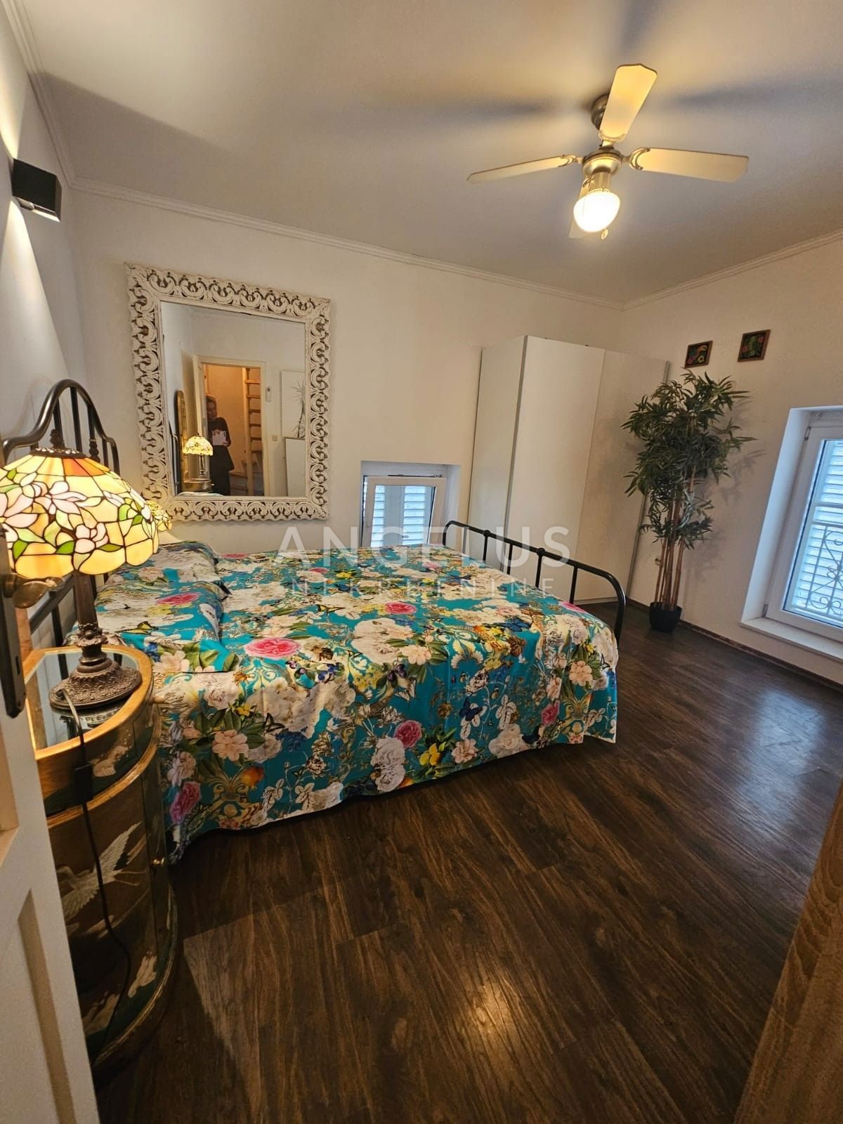 Hrvaška, Kaštel Lukšić - Avtentična kamnita hiša s teraso in pogledom na morje, NAPRODAJ