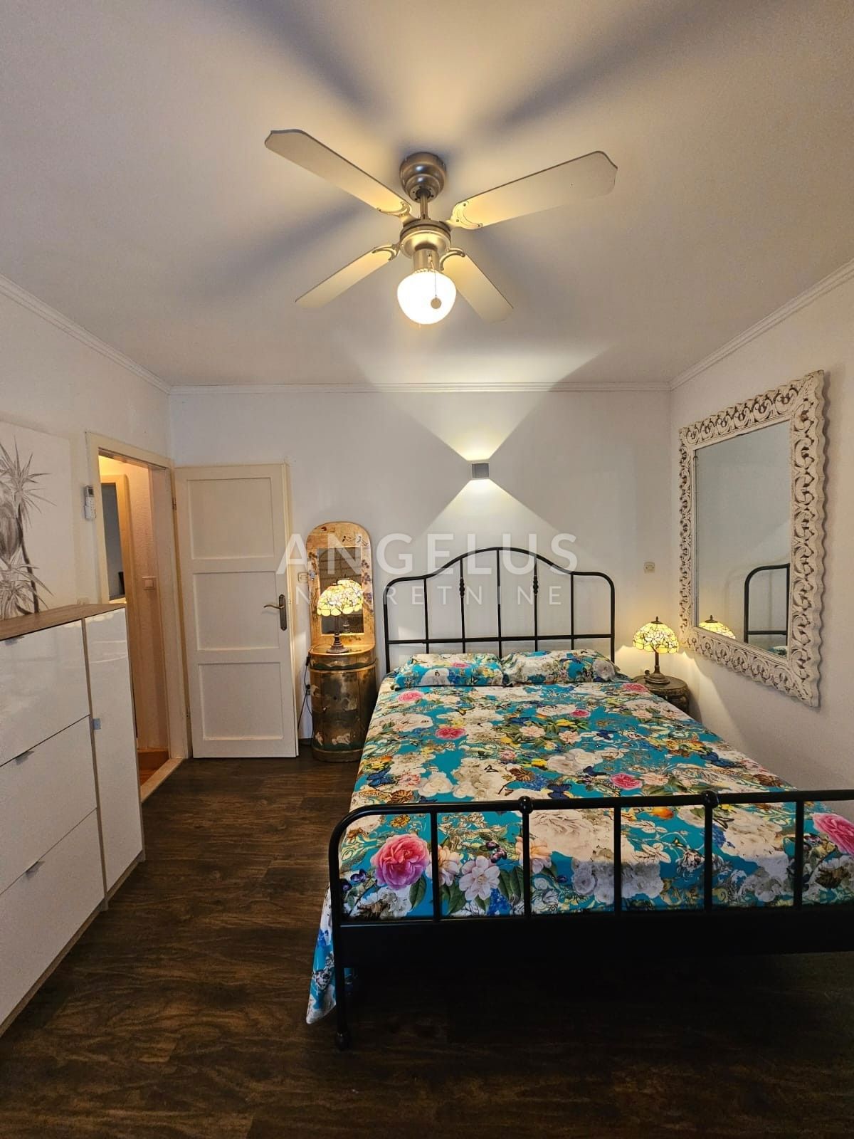 Hrvaška, Kaštel Lukšić - Avtentična kamnita hiša s teraso in pogledom na morje, NAPRODAJ