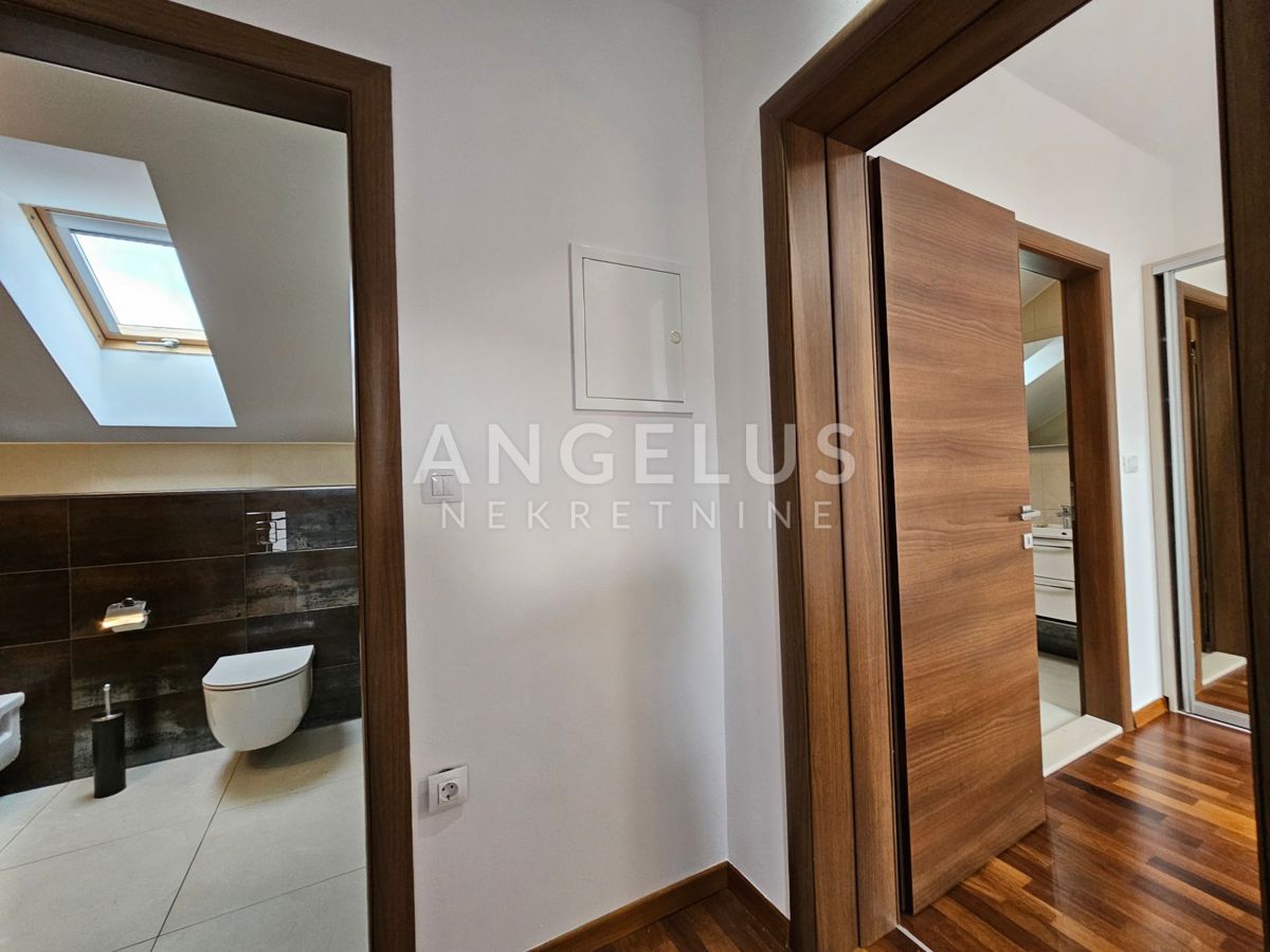 Podstrana Strožanac - dvosobno stanovanje s tremi spalnicami, 2 parkirni mesti