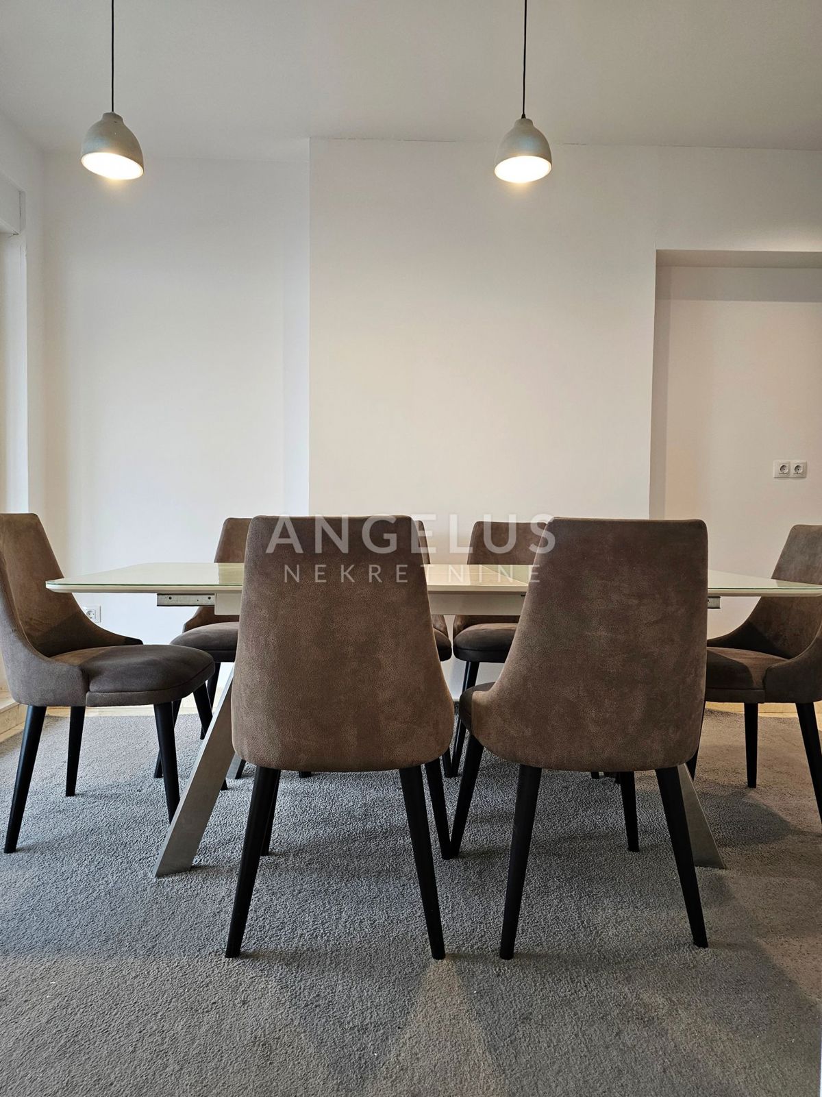 Podstrana Strožanac - dvosobno stanovanje s tremi spalnicami, 2 parkirni mesti