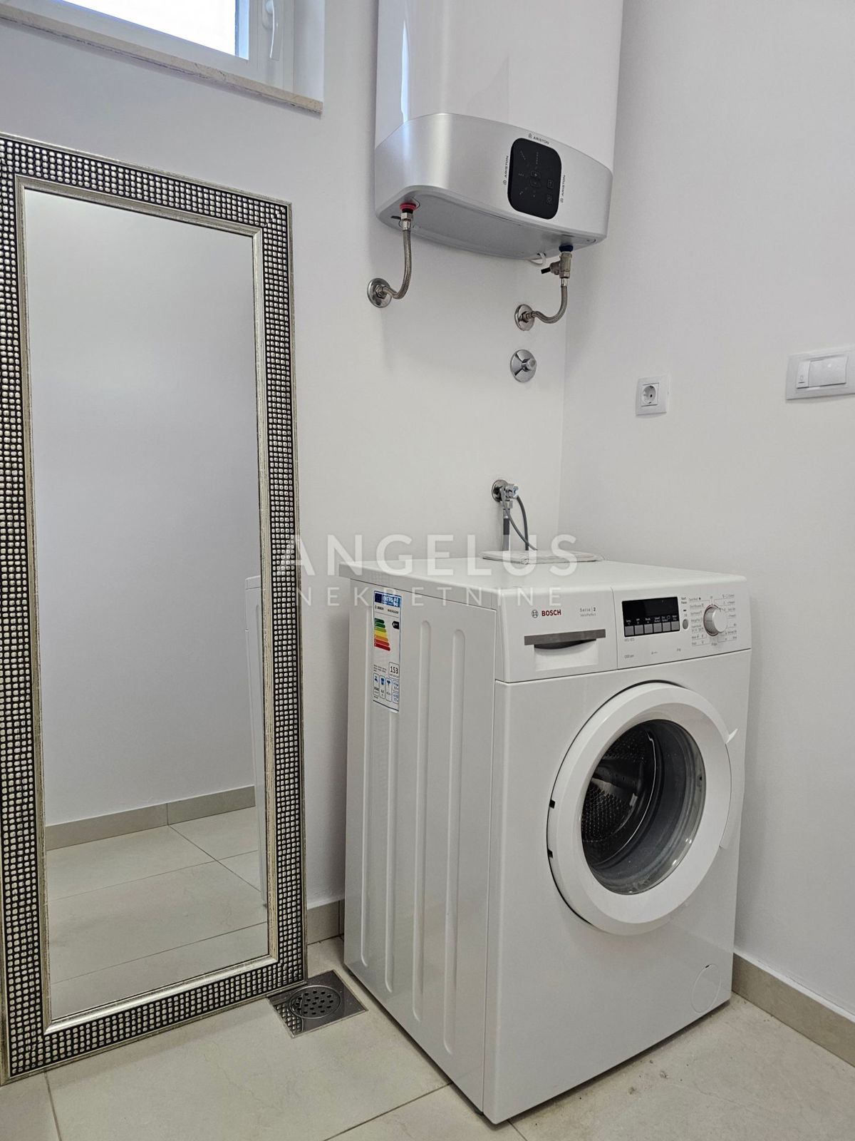 Podstrana Strožanac - dvosobno stanovanje s tremi spalnicami, 2 parkirni mesti