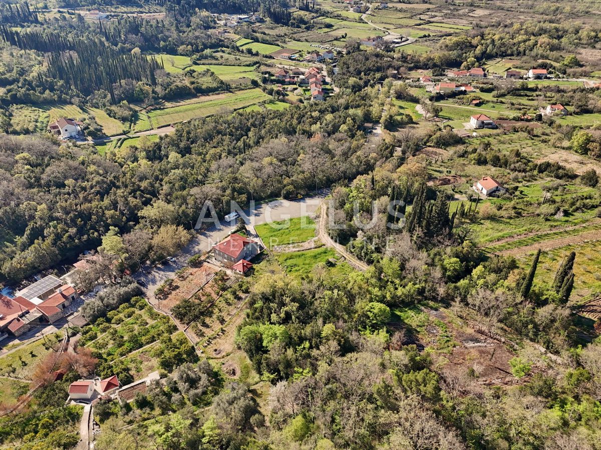 Konavle, Ljuta - gradbeno zemljišče z gradbenim dovoljenjem za vilo z bazenom - PRODAMO