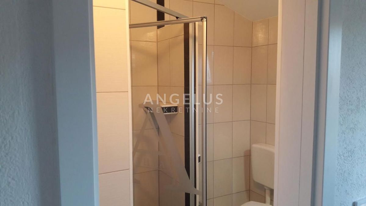 Trogir - opremljena apartmajska hiša z bazenom in telovadnico, 350 m2