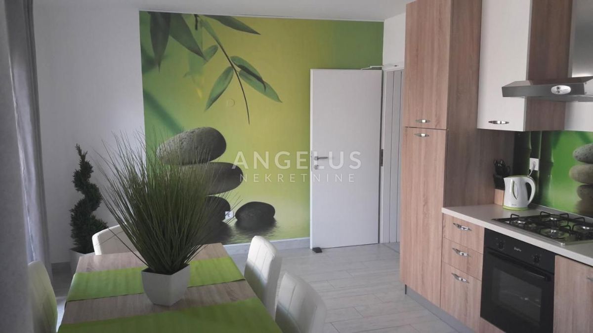 Trogir - opremljena apartmajska hiša z bazenom in telovadnico, 350 m2