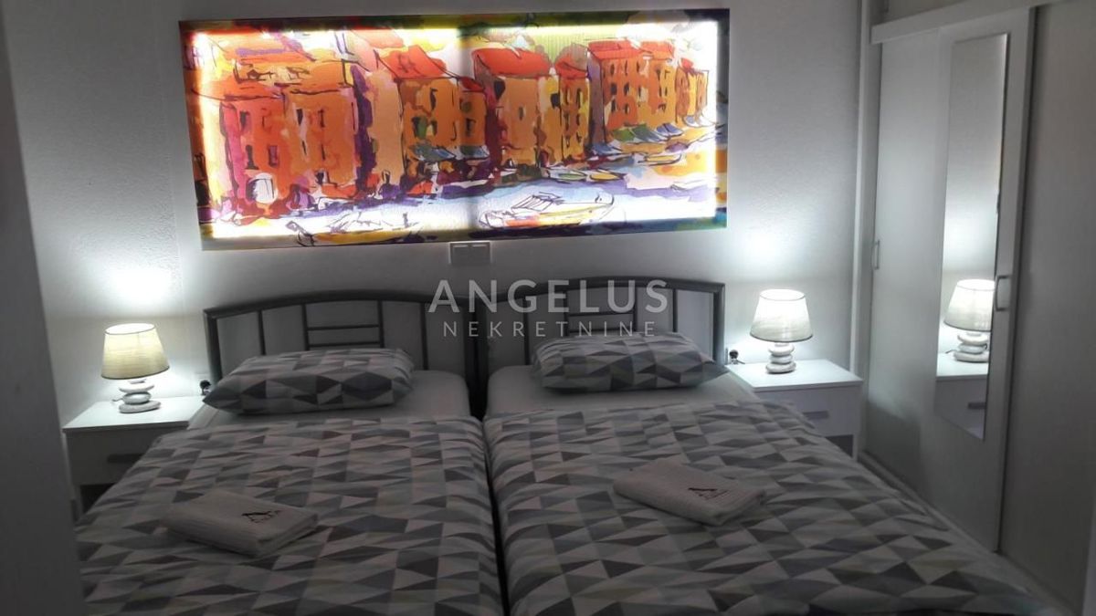 Trogir - opremljena apartmajska hiša z bazenom in telovadnico, 350 m2
