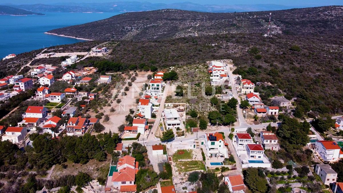 Maslinica - građ.zem. na top lokaciji s pogledom na morje, 3200 m2, PRODAJA