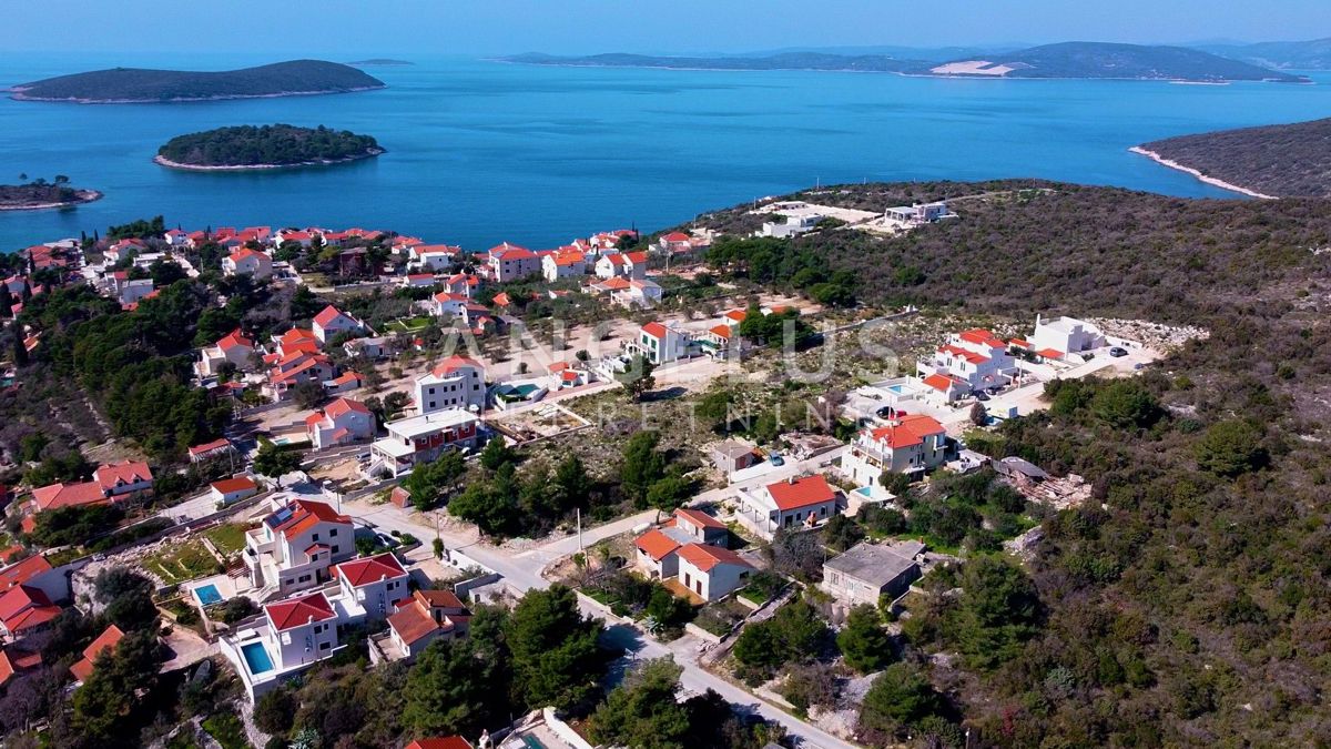 Maslinica - građ.zem. na top lokaciji s pogledom na morje, 3200 m2, PRODAJA