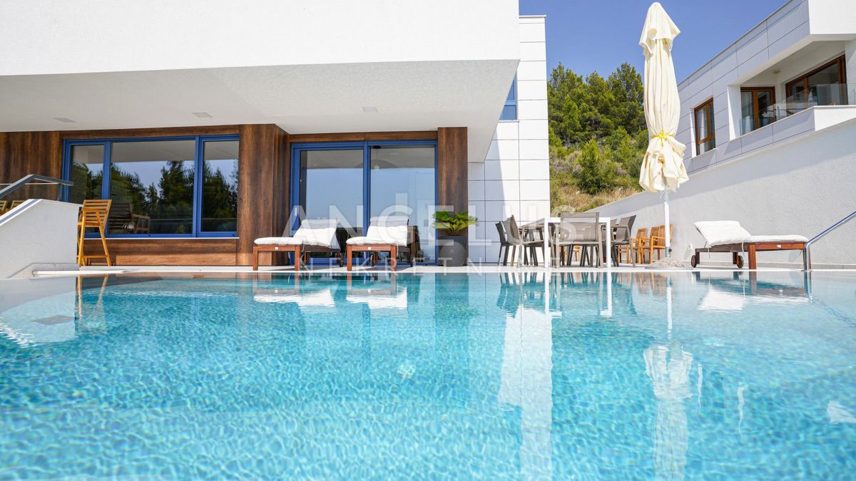 Makarska riviera -Luksuzna vila ob morju z notranjim bazenom