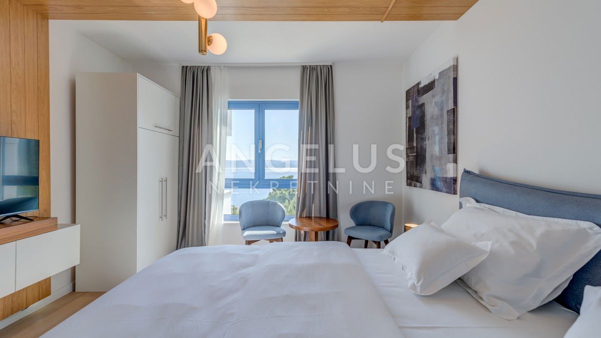 Makarska riviera -Luksuzna vila ob morju z notranjim bazenom