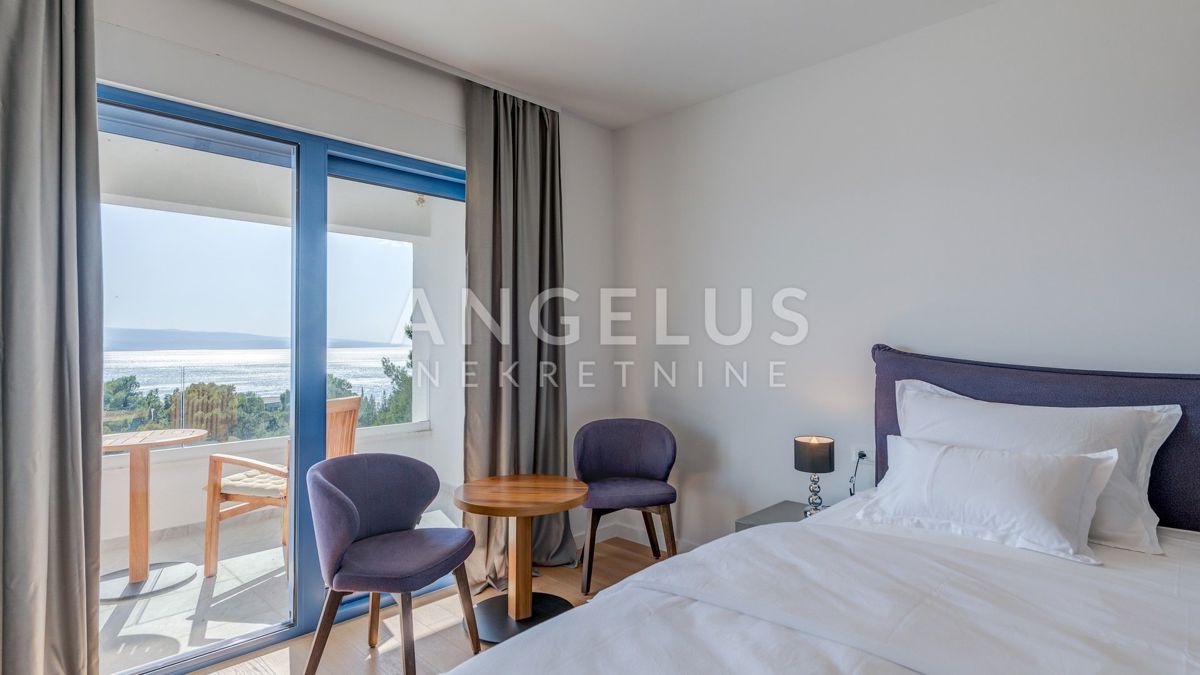 Makarska riviera -Luksuzna vila ob morju z notranjim bazenom