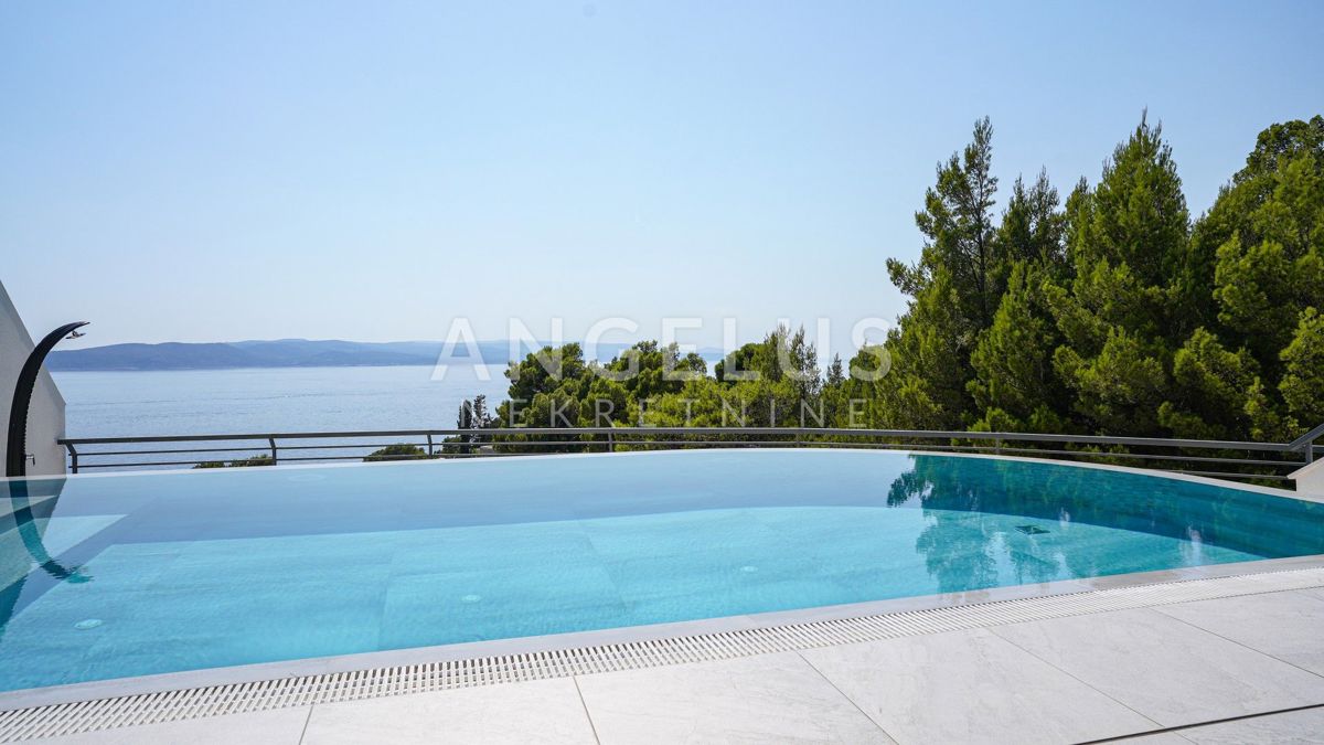 Makarska riviera -Luksuzna vila ob morju z notranjim bazenom