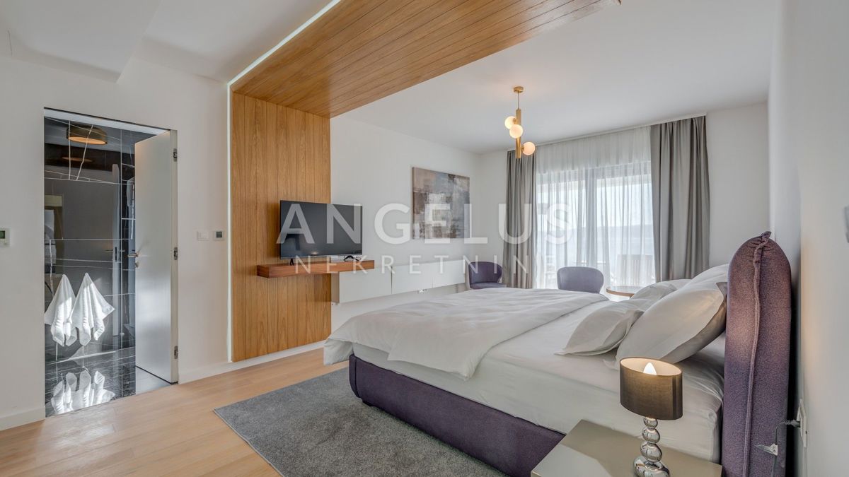 Makarska riviera -Luksuzna vila ob morju z notranjim bazenom