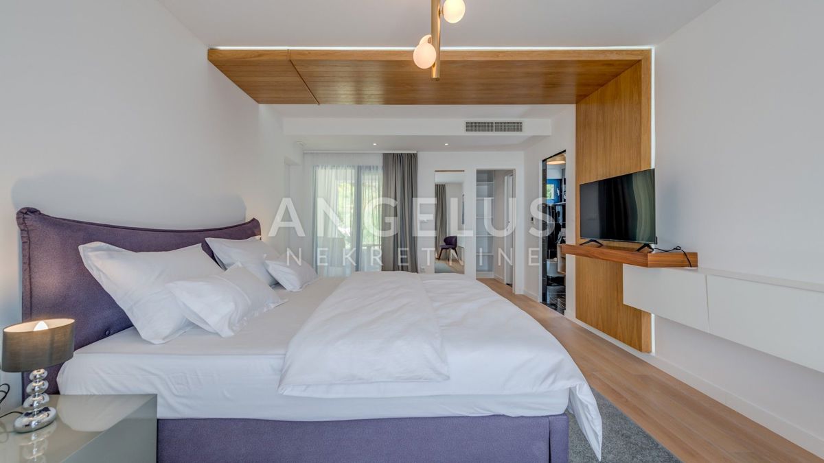 Makarska riviera -Luksuzna vila ob morju z notranjim bazenom