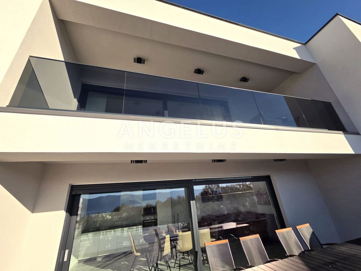 Otok Krk - Vila s pogledom na morje, 157 m², naprodaj!
