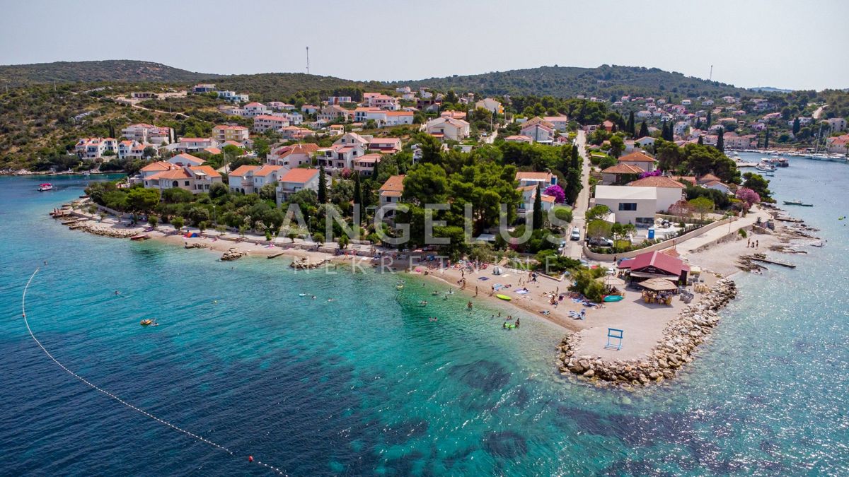 Šolta, Maslinica - luksuzna vila v gradnji, PRODAJA