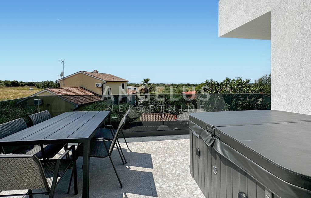 Istra, Poreč - stanovanje 96m2 z jacuzzijem