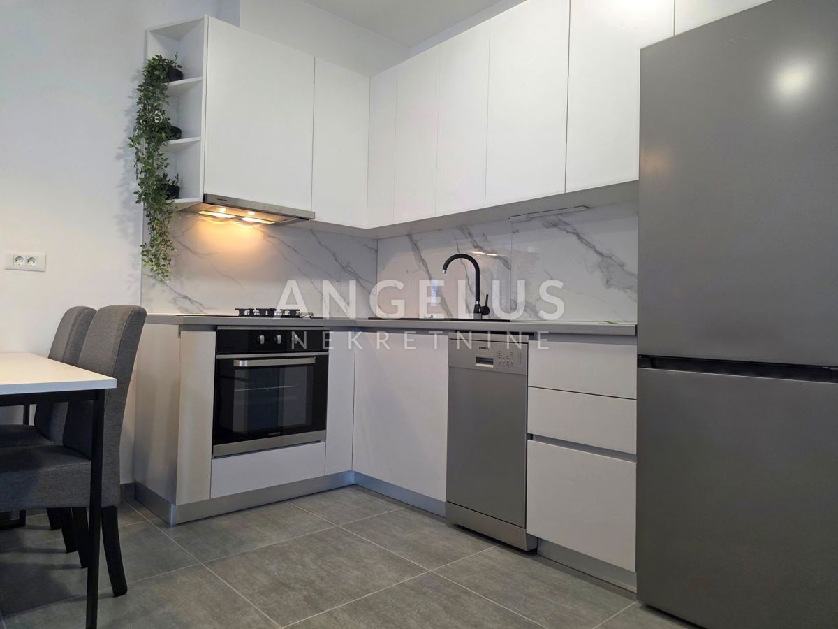 Hrvaška, Split, Podstrana - novozgrajena vila s čudovitim pogledom na morje, NAPRODAJ