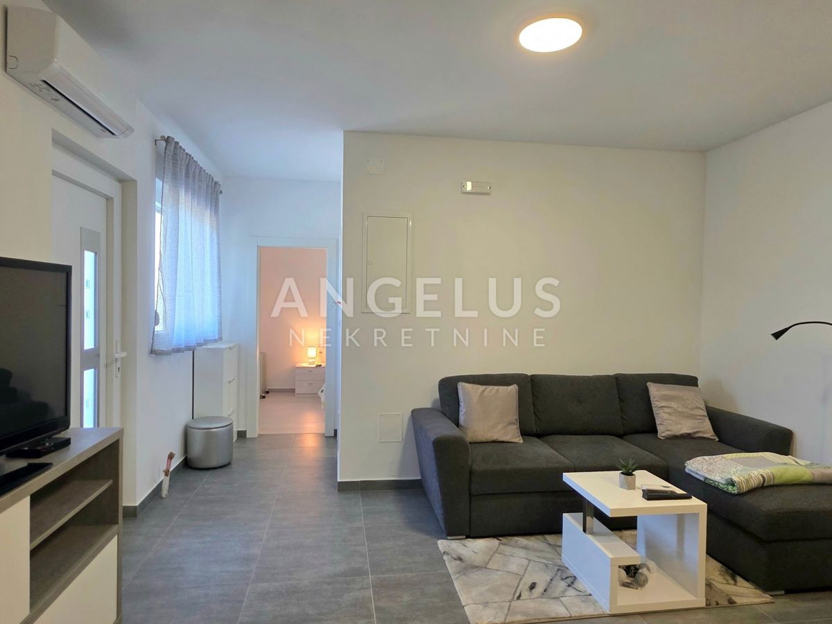 Hrvaška, Split, Podstrana - novozgrajena vila s čudovitim pogledom na morje, NAPRODAJ