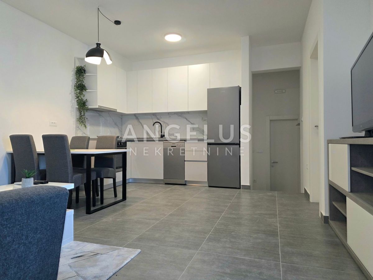 Hrvaška, Split, Podstrana - novozgrajena vila s čudovitim pogledom na morje, NAPRODAJ