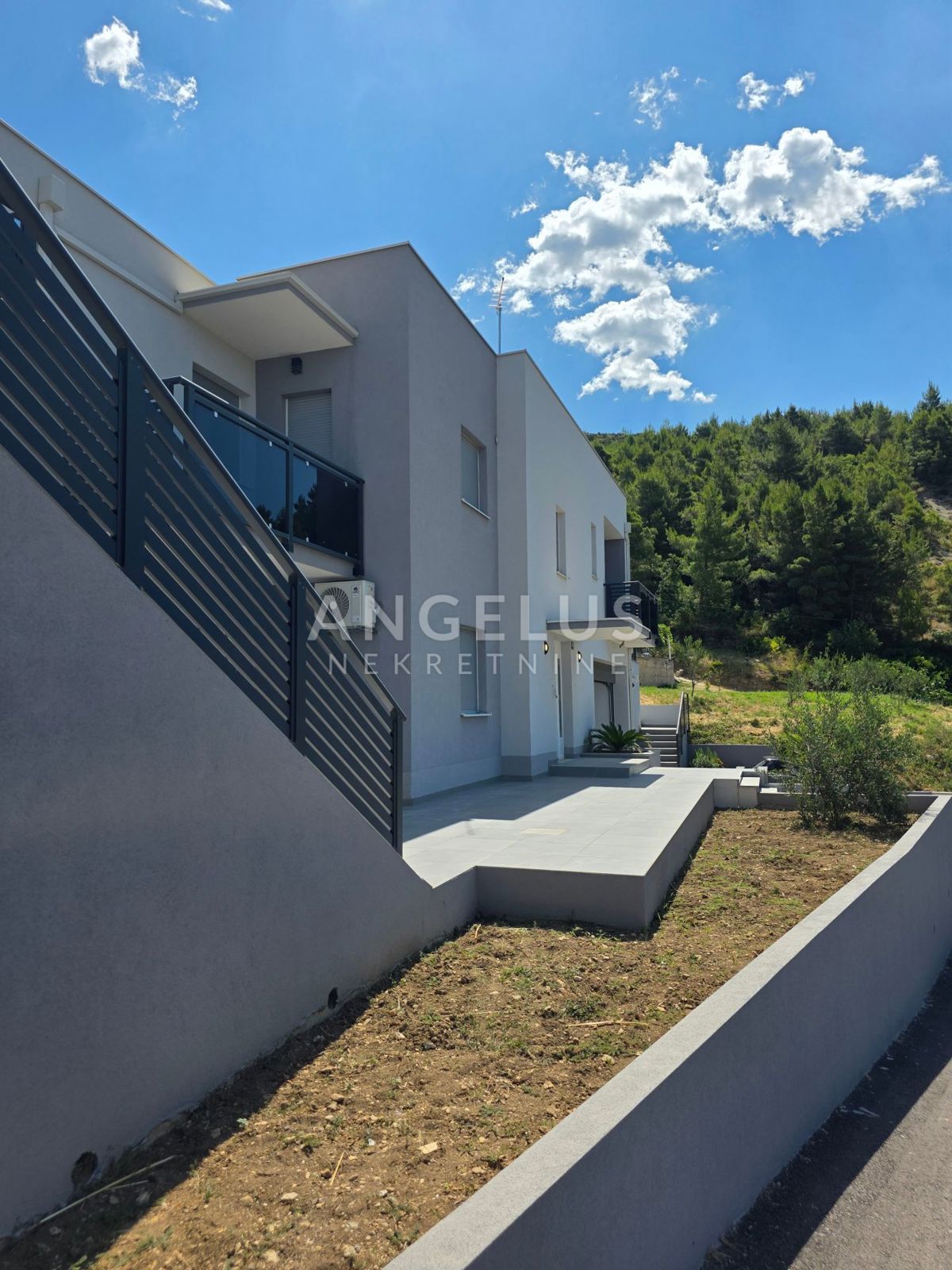 Hrvaška, Split, Podstrana - novozgrajena vila s čudovitim pogledom na morje, NAPRODAJ