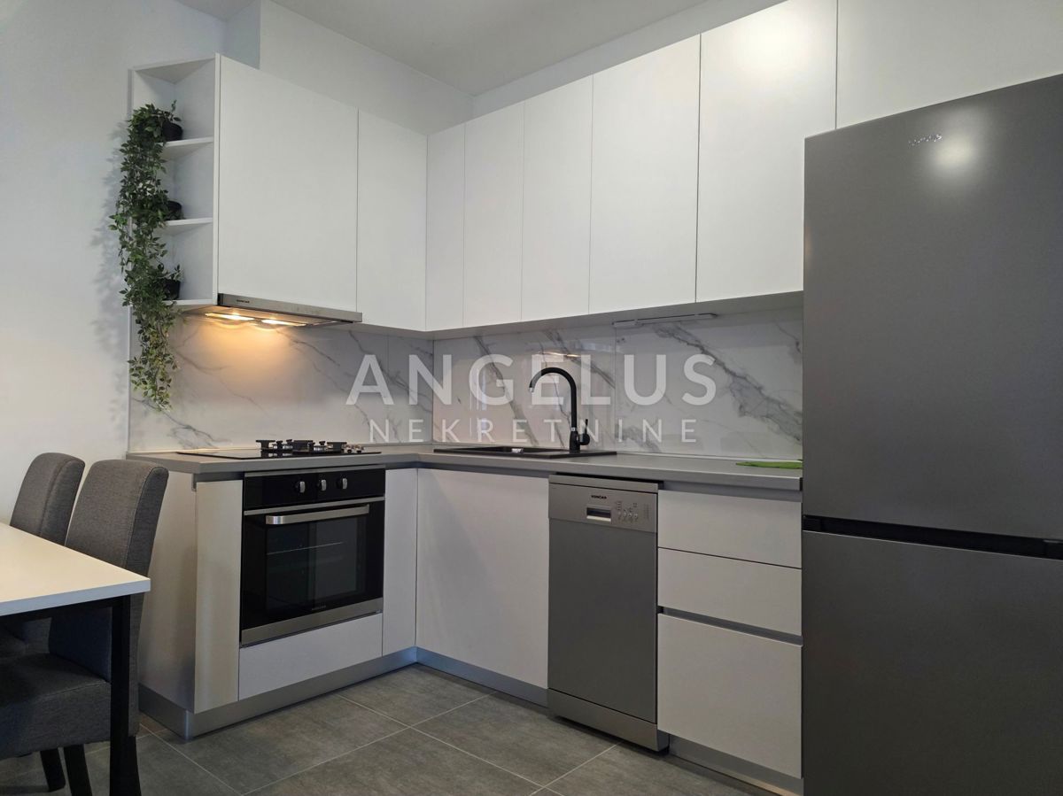 Hrvaška, Split, Podstrana - novozgrajena vila s čudovitim pogledom na morje, NAPRODAJ