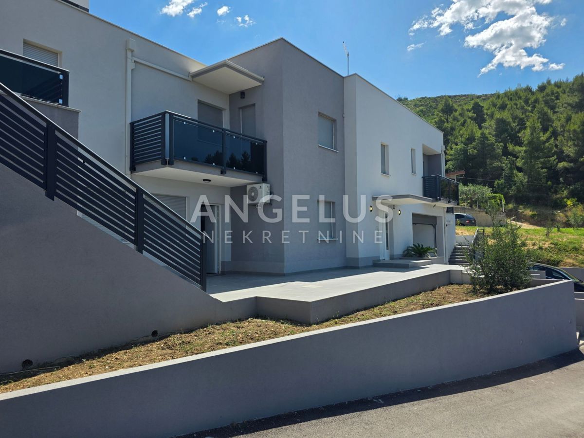 Hrvaška, Split, Podstrana - novozgrajena vila s čudovitim pogledom na morje, NAPRODAJ