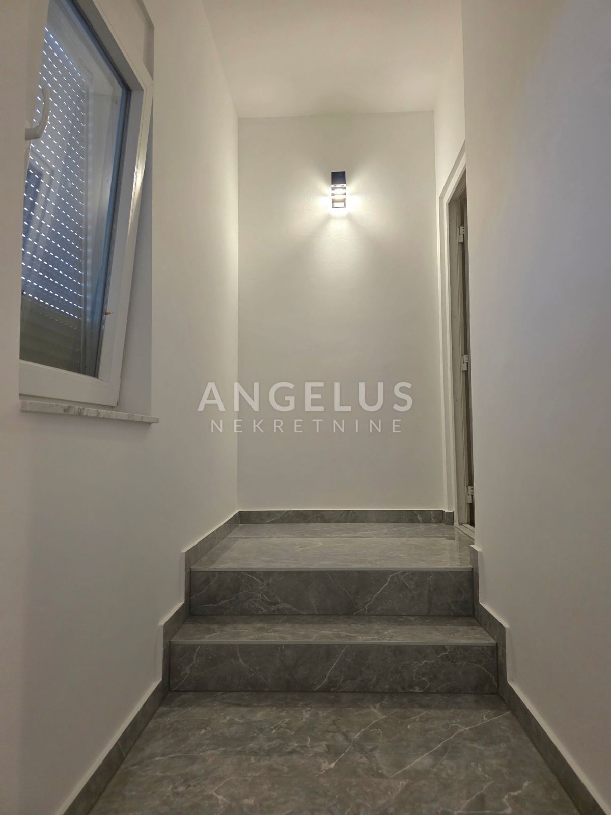 Hrvaška, Split, Podstrana - novozgrajena vila s čudovitim pogledom na morje, NAPRODAJ