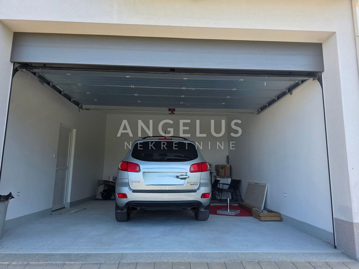 Hrvaška, Split, Podstrana - novozgrajena vila s čudovitim pogledom na morje, NAPRODAJ