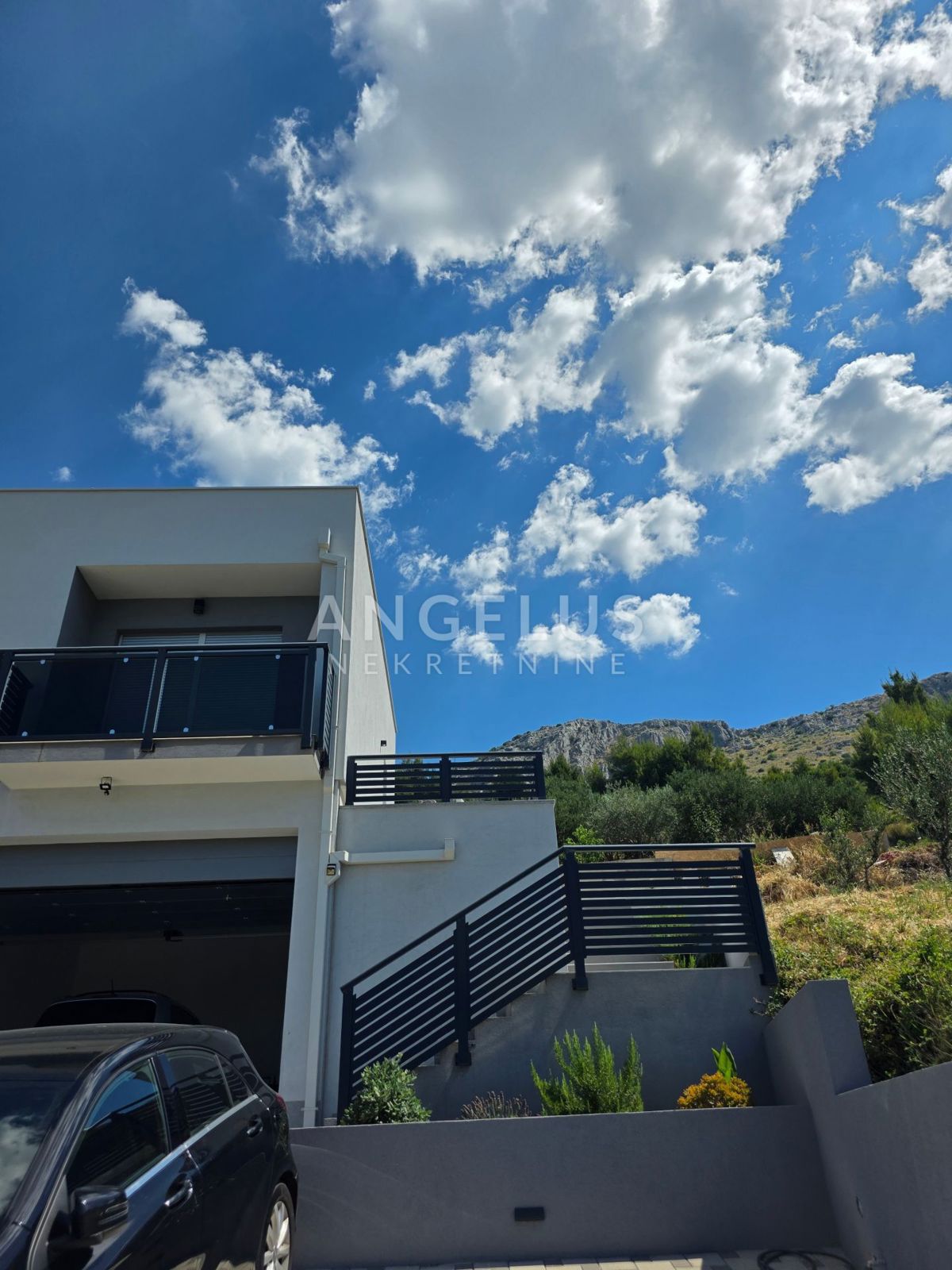 Hrvaška, Split, Podstrana - novozgrajena vila s čudovitim pogledom na morje, NAPRODAJ