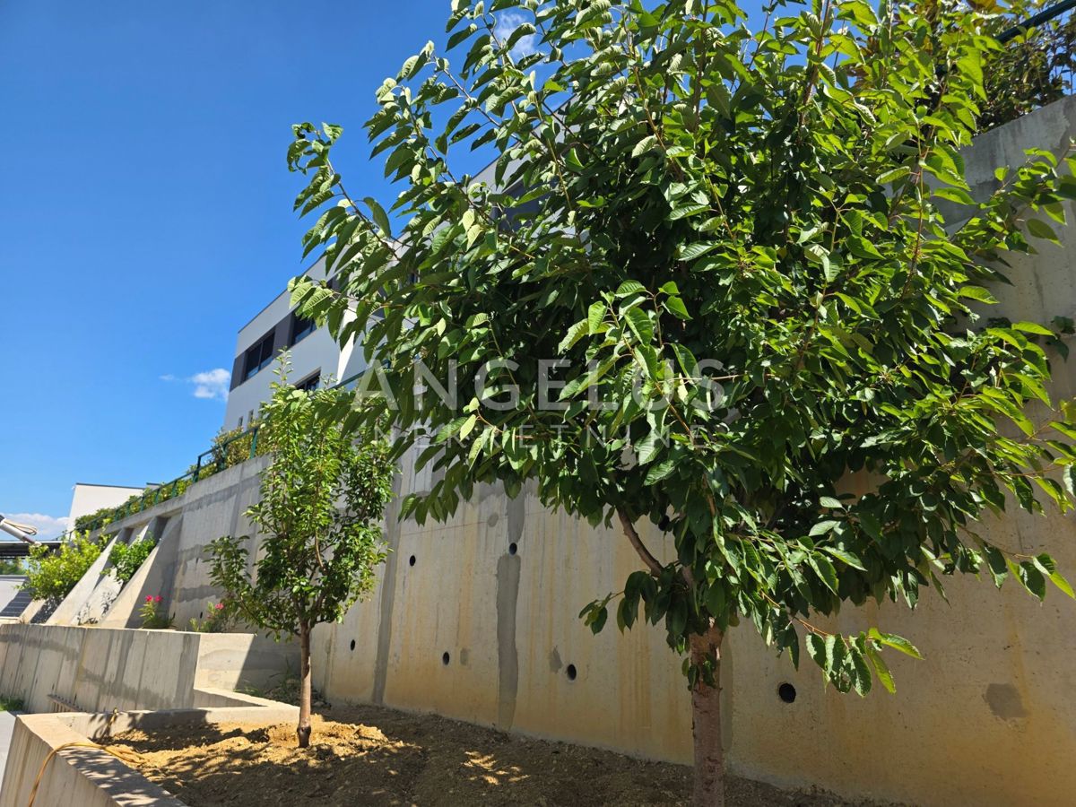 Hrvaška, Split, Podstrana - novozgrajena vila s čudovitim pogledom na morje, NAPRODAJ