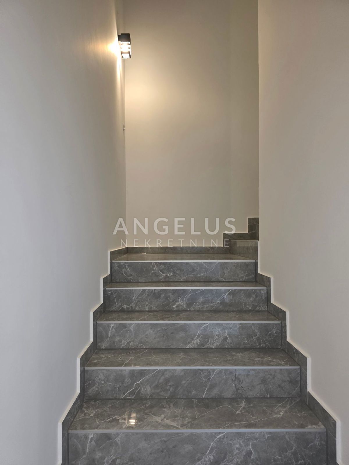 Hrvaška, Split, Podstrana - novozgrajena vila s čudovitim pogledom na morje, NAPRODAJ