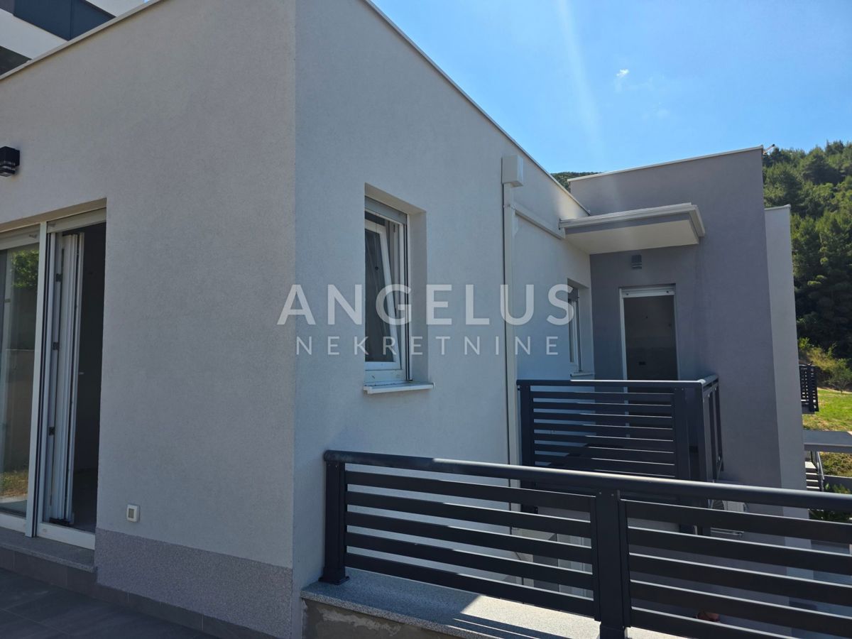 Hrvaška, Split, Podstrana - novozgrajena vila s čudovitim pogledom na morje, NAPRODAJ