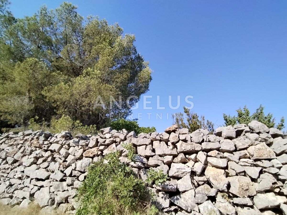 Otok Šolta - kmetijsko zemljišče s pogledom na morje, 6700 m2, PRODAJA
