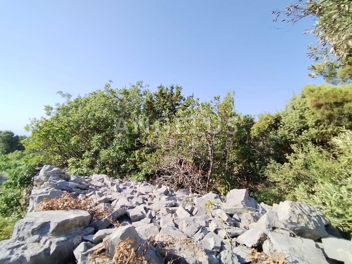Otok Šolta - kmetijsko zemljišče s pogledom na morje, 6700 m2, PRODAJA
