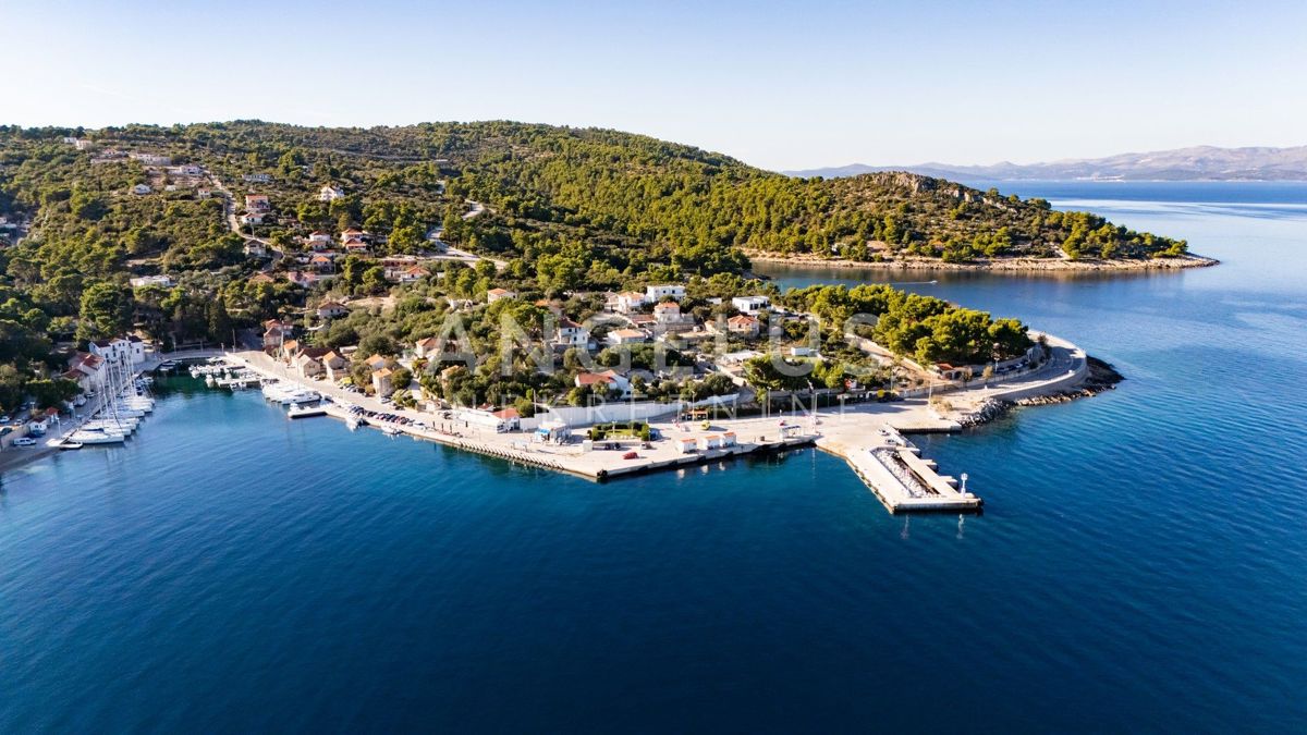 Solta, Rogac - gradbeno zemljišče na mirni lokaciji, PRODAJA