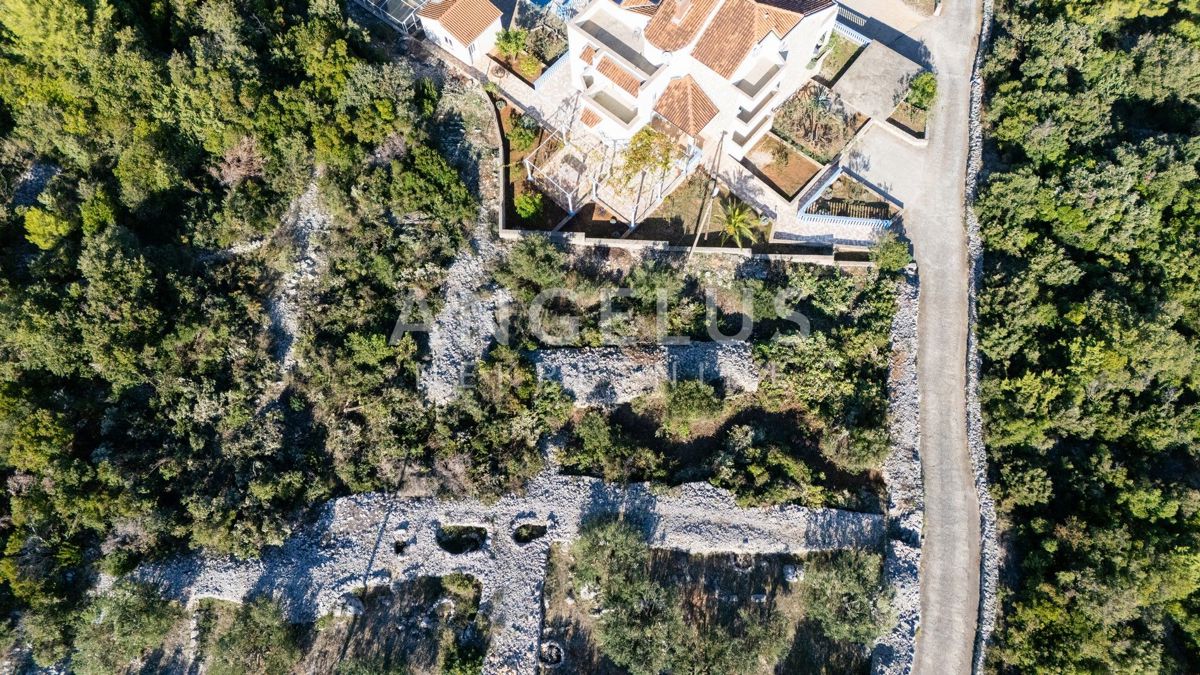 Solta, Rogac - gradbeno zemljišče na mirni lokaciji, PRODAJA