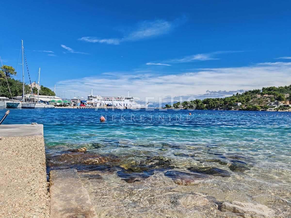 Solta, Rogac - gradbeno zemljišče na mirni lokaciji, PRODAJA