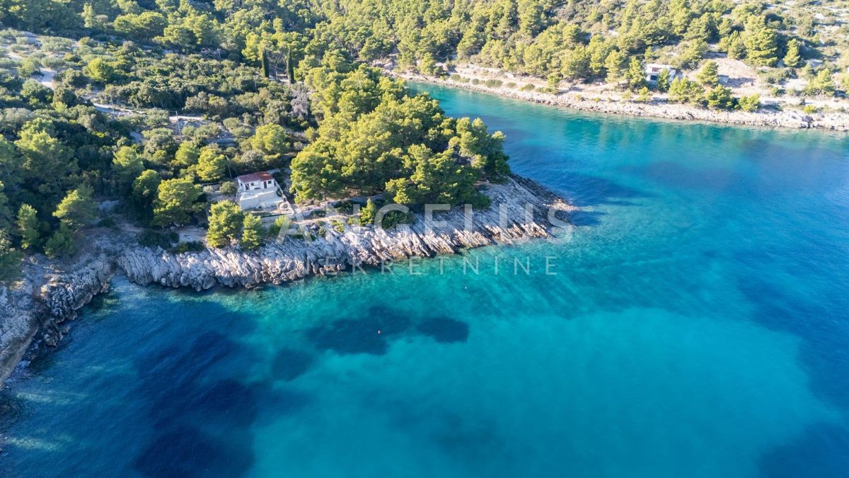 Solta, Rogac - gradbeno zemljišče na mirni lokaciji, PRODAJA