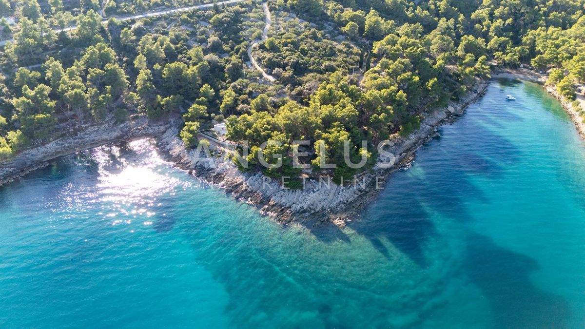 Solta, Rogac - gradbeno zemljišče na mirni lokaciji, PRODAJA