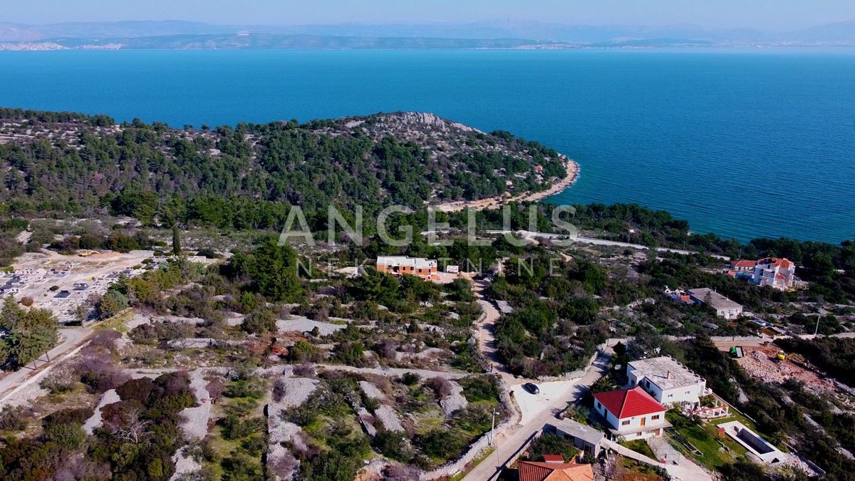 Solta, Rogac - gradbeno zemljišče na mirni lokaciji, PRODAJA