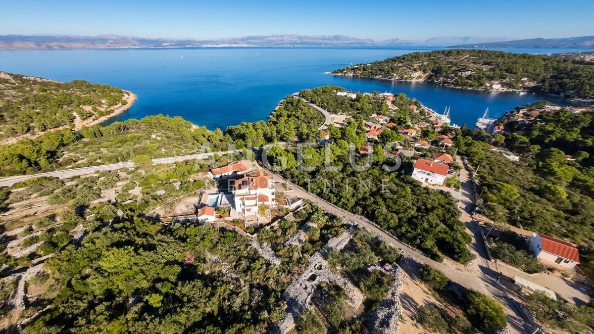 Solta, Rogac - gradbeno zemljišče na mirni lokaciji, PRODAJA