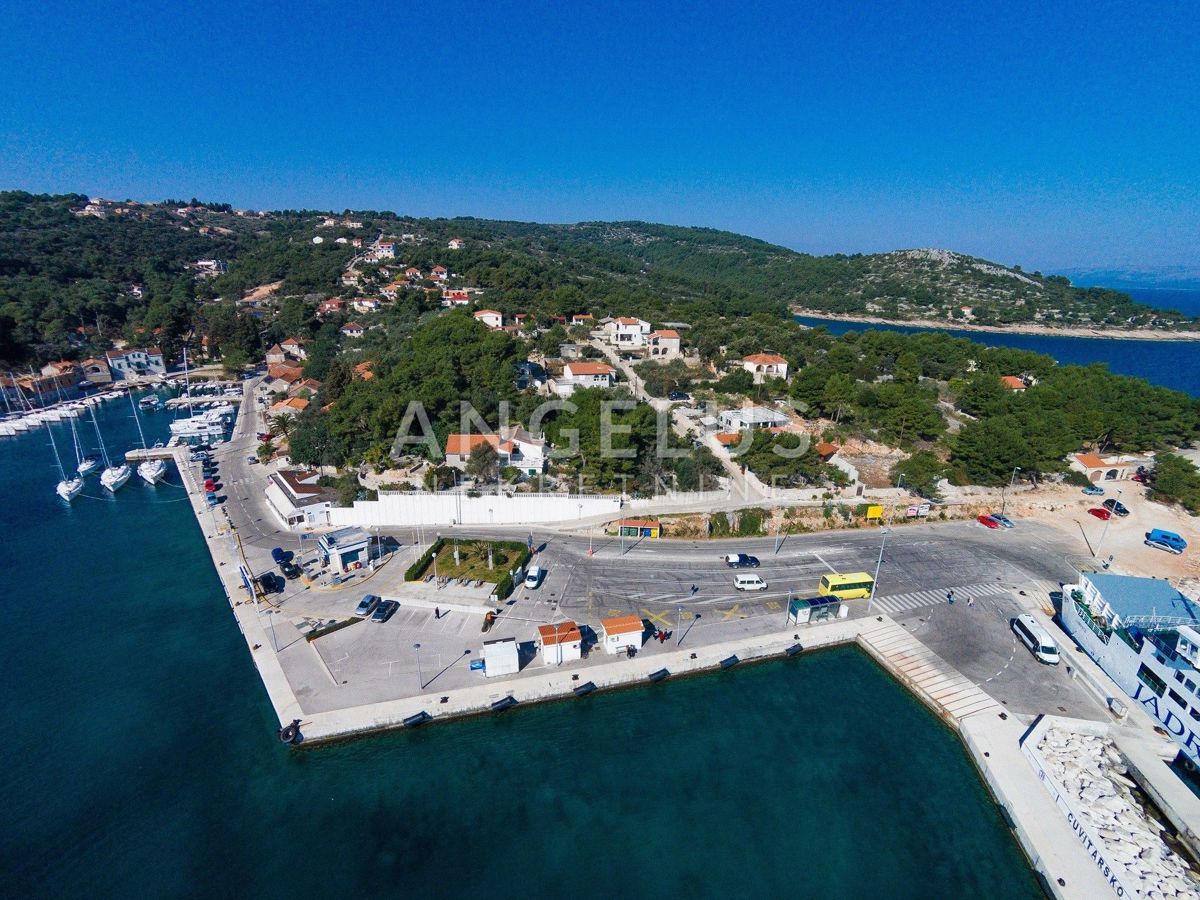 Solta, Rogac - gradbeno zemljišče na mirni lokaciji, PRODAJA