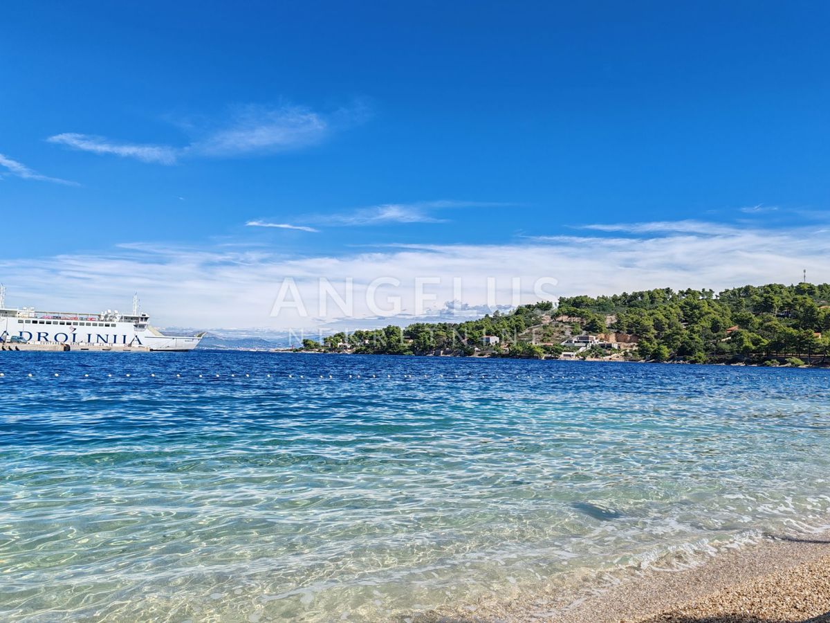 Solta, Rogac - gradbeno zemljišče na mirni lokaciji, PRODAJA